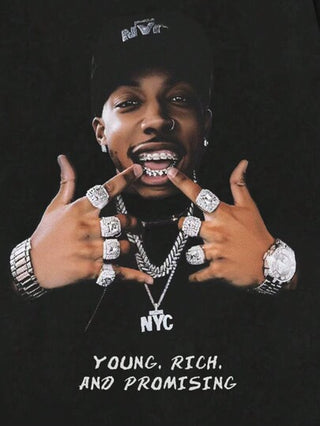 SHEIN تي شيرت تيشيرت مطبوع محبوك بياقة دائرية غير رسمي لصبي مراهق