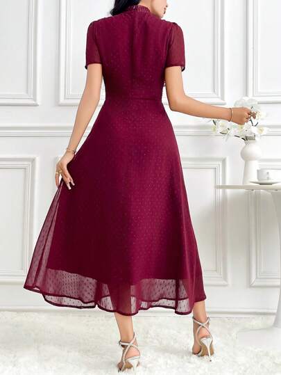 Modelyn فستان سهرة طويل للنساء بلون أحمر بورجوندي مصنوع من الشبك والدانتيل بأكمام قصيرة