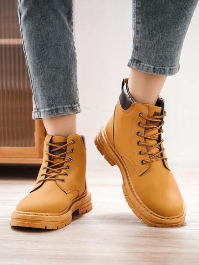 بوت صفراء كبيرة كلاسيكية مناسبة للرجال للارتداء اليومي