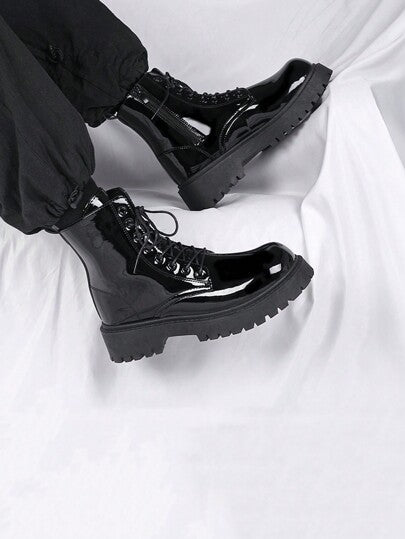 بوت خارجية للرجال موديل جديد للخريف بوت دبابات بوت حمولة - بوت الرجال أسلوب بريطاني موديل جديد سميكة القاعدة بوت دبابات من الجلد عالية الكاحل ذات لمعان