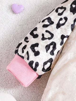 SHEIN ترومبير طويل الأكمام مخملي مطبوع بالنمر والقلب بسيط للرضع البنات