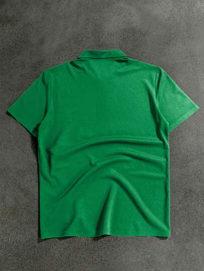 Manfinity Mode قميص بولو كاجوال للرجال بأكمام قصيرة وطباعة حرفية للعمل