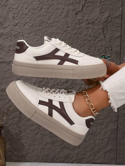 إسنيكرز كاجوال صيفية جديدة لسنة 2024 للنساء، أحذية بنعل أبيض مع رباطات ، مناسبة لحفلة موسيقية ، حفلة Y2K ، العودة للمدرسة