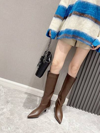 بوت فوق الركبة، بوت ذات أصبع مدبب تصل إلى الفخذ، بوت ذات كعب رفيع عالي أنيقة وممشوقة، بوت جديدة نحيفة