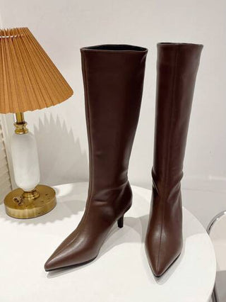 بوت فوق الركبة، بوت ذات أصبع مدبب تصل إلى الفخذ، بوت ذات كعب رفيع عالي أنيقة وممشوقة، بوت جديدة نحيفة