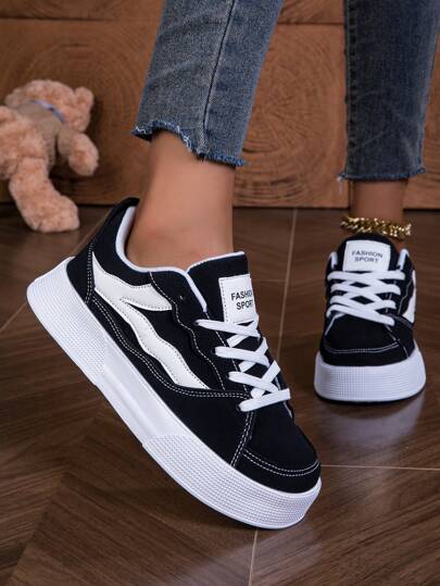 أحذية رياضية كاجوال منخفضة القمة للنساء بنمط تسكير - مريحة وخفيفة الوزن - تصميم ألوان كتلية أنيق للأحذية التزلج