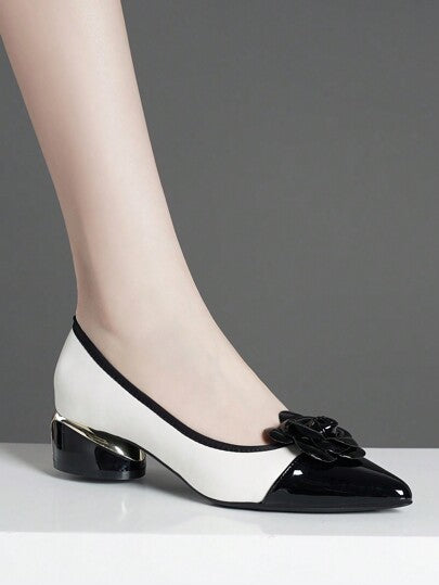 كعب عالي موضة أبيض/أسود/فضي لامرأة بتصميم فراشة وزهور بنعل منصة