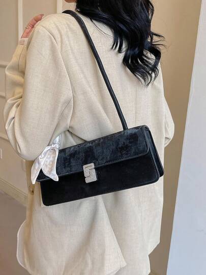 حقيبة كتف ذات لون أحادي خفيفة الوزن ، حقيبة بوليت. مناسبة لاستخدام السيدات اليومي ، حقيبة تحت الذراع بموضة ، زخرفة وشاح حريري ، إغلاق قفل معدني ، فتحة رفرف