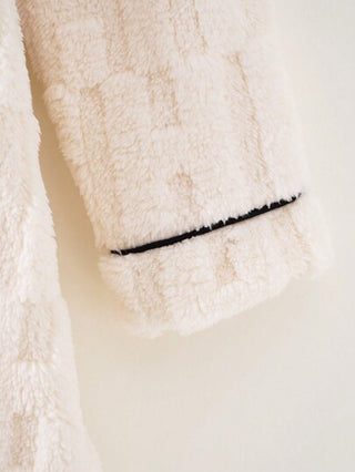 بيجاما رداء نوم لبس داخلي للطفلة التين، لون المشمش، كتابة على اللون المتباين، لسانية الأرضية الناعمة، بأكمام طويلة ومربوط الخصر