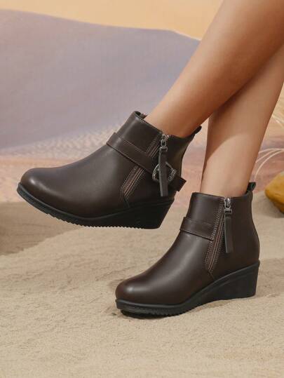 بوت قصيرة بكعب منصة موحد اللون بطراز بريطاني جديد للنساء، بوت كاجوال تناسب كل شيء ذات سحاب مزدوج وأصابع مدورة