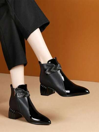 بوت كاحل بكعب سميك ومدبب للنساء مع تفاصيل من الراين ، تصميم من الجلد الأسود ماط وبراق ، بوت كعب عالي متعددة الاستخدامات جديدة لموسم الخريف والشتاء