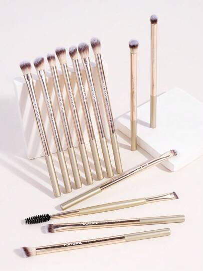 MAANGE 13 قطعة من طقم فرش المكياج المحترفة الطويلة والناعمة المصنوعة من الألومنيوم، تشمل فرشاة الرموش وفرشاة الظلال والحواجب والخلط والشفاه والتبريز والقناع، مناسبة للمسحوق والسائل والكريم، للاستخدام اليومي والسفر، هدايا اكسسوارات المكياج للأصدقاء