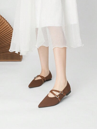 أحذية نسائية مسطحة قابلة للتنفس ذات شريط موضة مريحة لا تنزلق طراز جديد 2024