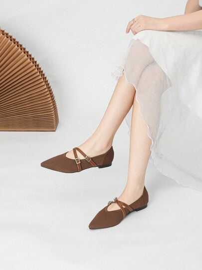 أحذية نسائية مسطحة قابلة للتنفس ذات شريط موضة مريحة لا تنزلق طراز جديد 2024