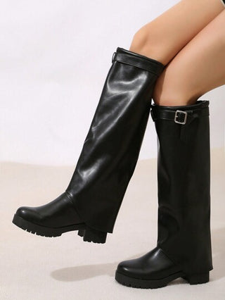 بوت نسائية سيمبلي ذات قاعدة سميكة وفتحة اسطوانية مطوية بنمط مخطط تصل إلى الركبة