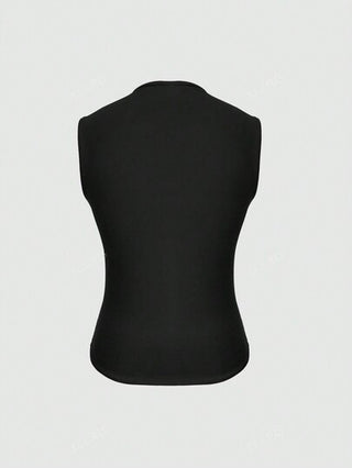 ملابس علوية أساسي بنمط جامد بقصة رقبة متوسطة وبدون أكمام ذو طبقة مزدوجة والتصاقي بقماش مرن