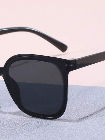 2 قطعة نظارات شمسية بتصميم كلاسيكي مربع للجنسين والأطفال للتنزه والسفر والخارج والشاطئ ، مصنوعة من مادة البولي كربونات عالية الجودة للارتداء طويل الأمد