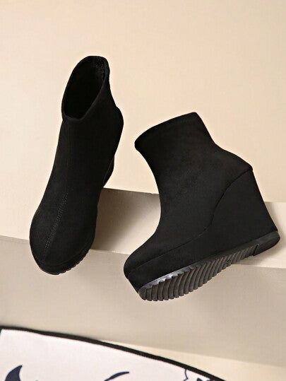 بوت نسائي بنعل سميك قابل للخلع زوج واحد ، بوت كاحل أسود عالي الكعب مطاطي مقاوم للانزلاق