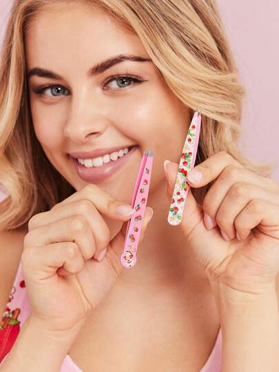 Strawberry Shortcake X SHEIN مجموعة قطاره العيون والشكل الكرتوني والفراولة قطعتان