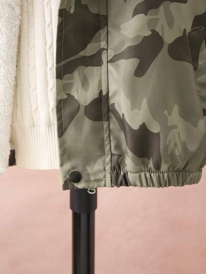 SHEIN معطف كولة أكمام طويلة بطباعة الكاموفلاج للأولاد المراهقين، المقاسات 8/5/3