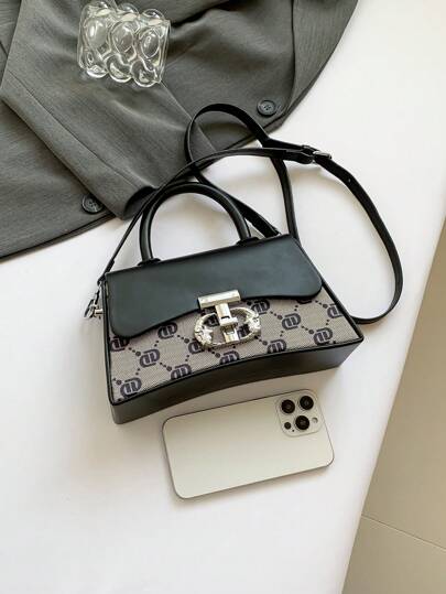 حقيبة يدوية علبة عتيقة للنساء قطعة واحدة، حقيبة كروس بغطاء مطبوع بحرف، شكل مربع، حزام قابل للفصل