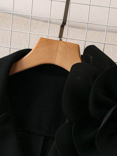 SHEIN Clasi بدلة نسائية مكونة من ملابس علوية بأزرار أمامية طويلة الأكمام وطوق عنق مزينة بزهور ثلاثية الأبعاد باللون الأحادي وبنطلون