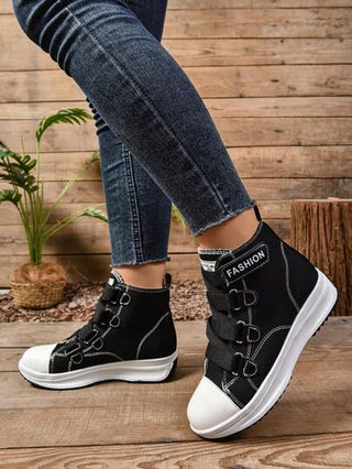 أحذية رياضية كاجوال بيضاء للنساء ذات كعب سميك وخفيفة الوزن، قابلة للتنفس، موضة وشاملة من القماش المستخدم في الكعب