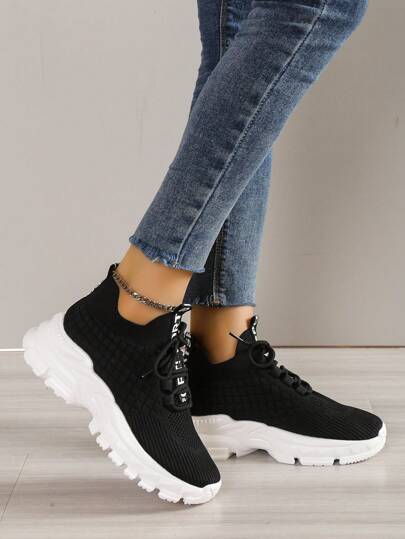 24 حبة حذاء رياضة خفيف الوزن للنساء بنقشة أحرف اللون الكتلي، أحذية جري سريع على الطريق، موديل جديد