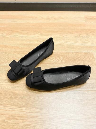 أحذية نسائية ذات أصبع مربع منخفض الباط ، أحذية سهلة الارتداء بفيونكة ، وأحذية سوداء مسطحة متعددة الاستخدامات