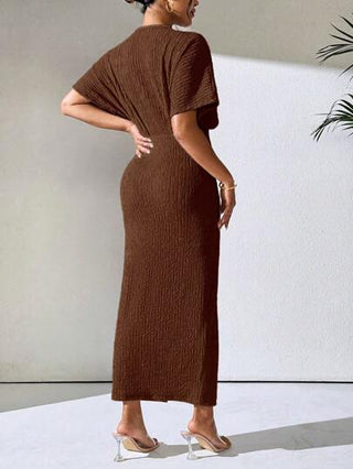 فساتين حريمي Clasi فستان أنيق طويل للنساء بتصميم لون أحادي بياقة على شكل V وأكمام قصيرة على شكل خفاش وطيات في الأسفل وشق