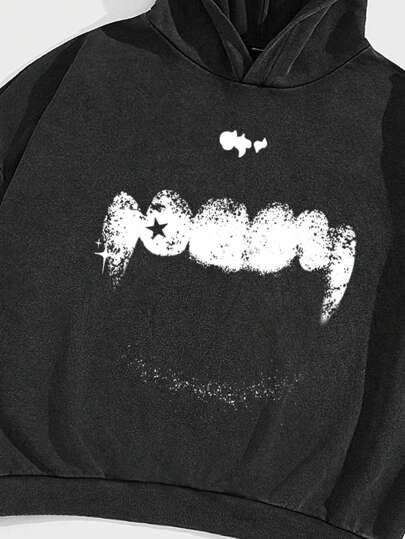 Manfinity ZONE917 بلوفر فضفاض بغطاء للرأس بأكمام طويلة ذو تصميم مطبوع بنمط نجوم وأنياب الخفافيش بلون أسود مغسول في طريقة مبهتة "ملابس شوارعية" لإطلالة ثوسترية اجٍ لإهداء الأصدقاء والأزواج