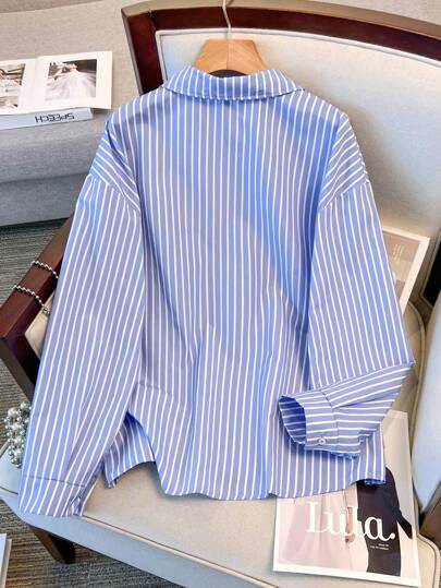 SHEIN Clasi قميص كاجوال بأكمام طويلة وأزرار أمامية وطبعة القلب البسيطة بمقاس كبير