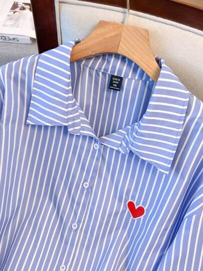 SHEIN Clasi قميص كاجوال بأكمام طويلة وأزرار أمامية وطبعة القلب البسيطة بمقاس كبير