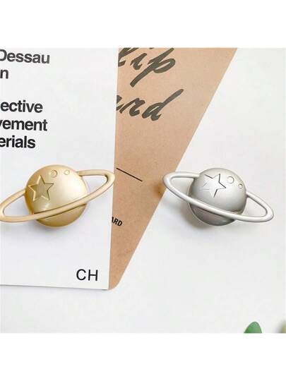 1 قطعة حامل هاتف محمول بتصميم كوكب مكون من ملصق خلفي قابل للسحب وثابت على المكتب، مصنوع من معدن مطلي يتوافق مع أجهزة وهواتف الأندرويد، هدية مناسبة للأصدقاء والعائلة ، ملحقات الهاتف هاز هاتف جذاب