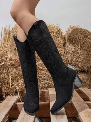 Styleloop بوت غربية طويلة لفوق الركبة مطرزة بأصبع حاد للنساء لعيدي الميلاد والسنة الجديدة