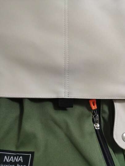 حقيبة ظهر مع نحفة مزينة برقعة حرف، ذات تعليقة زينة، لطلاب المدارس والجامعات والمراحل الدراسية المتوسطة والثانوية والجامعية، مثالية للأنشطة الخارجية والسفر والعودة للمدرسة، حقيبة كبيرة السعة، محمولة، كاجوال، مناسبة للمراهقات والطلبة والمعلمين ،مثالية للعود