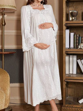 Shein Underwear&Sleepwear Maternity قميص نوم حمل مطرز بالزهور مربع الياقة مع أكمام طويلة