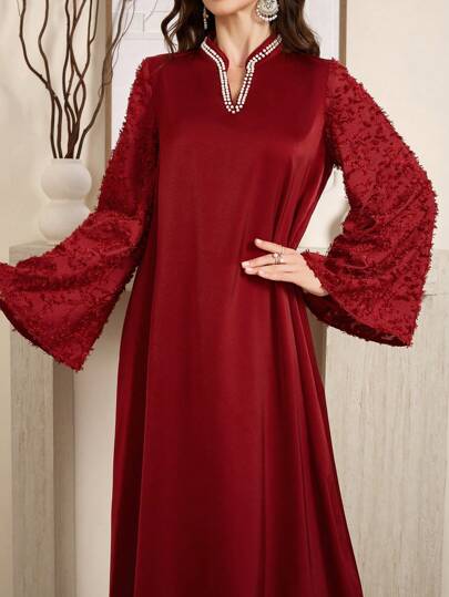 Al Najma فستان نسائي أنيق بأكمام جرس وياقة على شكل حرف V مزين بالؤلؤ الاصطناعي، ذو لون أحمر عنابي، فستان عربي أنيق ومحتشم، قفطان أنيق مصنوع من التكشير والجلامود للسهرات والاستخدام اليومي العادي