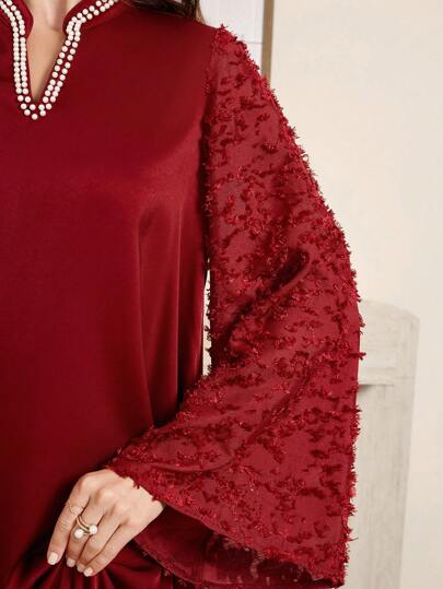 Al Najma فستان نسائي أنيق بأكمام جرس وياقة على شكل حرف V مزين بالؤلؤ الاصطناعي، ذو لون أحمر عنابي، فستان عربي أنيق ومحتشم، قفطان أنيق مصنوع من التكشير والجلامود للسهرات والاستخدام اليومي العادي