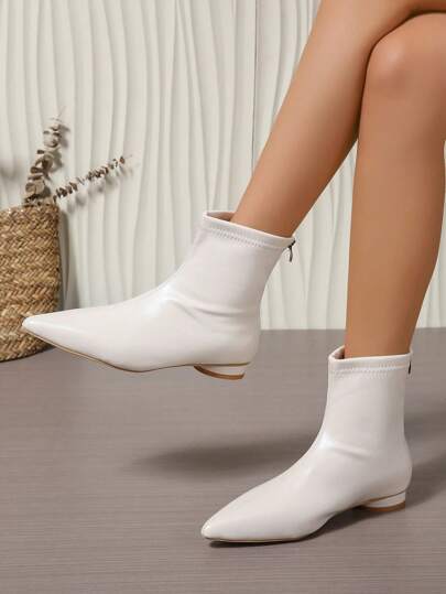 بوت جلد برقبة طراز بريطاني عتيق، بوت كاحل قصيرة بكعب متوسط مدبب الأصابع وقطع كبير، أنيقة مع البناطيل للسيدات في ربيع/خريف