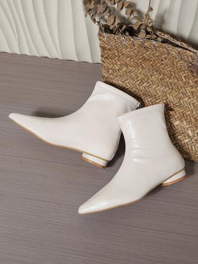 بوت جلد برقبة طراز بريطاني عتيق، بوت كاحل قصيرة بكعب متوسط مدبب الأصابع وقطع كبير، أنيقة مع البناطيل للسيدات في ربيع/خريف