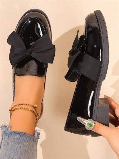 أحذية أوكسفورد حريمي أحذية مسطحة أنيقة وكلاسيكية للمرأة، تصميم برباط زخرفي، كعب منخفض، مادة لامعة، مناسبة للارتداء في جميع المناسبات، مريحة للغاية لفصول الربيع والصيف والخريف والشتاء، باللون الأسود اللامع