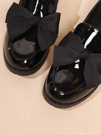 أحذية أوكسفورد حريمي أحذية مسطحة أنيقة وكلاسيكية للمرأة، تصميم برباط زخرفي، كعب منخفض، مادة لامعة، مناسبة للارتداء في جميع المناسبات، مريحة للغاية لفصول الربيع والصيف والخريف والشتاء، باللون الأسود اللامع