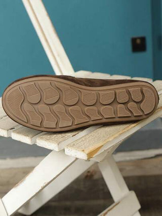 حذاء مسطح لانزلاقي للنساء لموسم الشتاء مريح بطبقة داخلية دافئة ذو قاع ناعم، أحذية لوفر مريحة بتصميم معدني للنساء موديل 2024