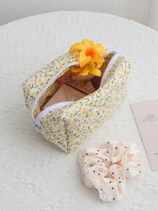 حقيبة مستحضرات التجميل بنمط أزهار دقيقة، حقيبة استحمام محمولة ذات سعة كبيرة للسفر، حقيبة مكياج بنمط جميل للفتيات لتخزين المناديل الصحية ومنظم مستحضرات التجميل، حقيبة صغيرة للسفر ، أكسسوارات مستحضرات التجميل ضروريات السفر للسيدات