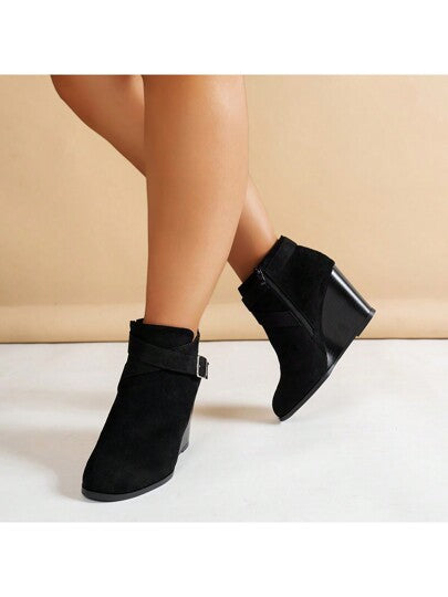 بوت الكاحل النسائية الكاجوال ذات كعب منحدر وأصابع مستديرة وسحاب جانبي، لموسمي الخريف والشتاء