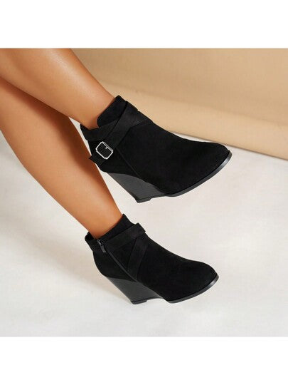 بوت الكاحل النسائية الكاجوال ذات كعب منحدر وأصابع مستديرة وسحاب جانبي، لموسمي الخريف والشتاء