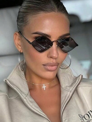 1 زوج نظارات مع إطار معدني بتصميم متناسق على شكل معين للموضة وارتداء الصيف، للشاطئ والعطلات والأنشطة الخارجية والسفر
