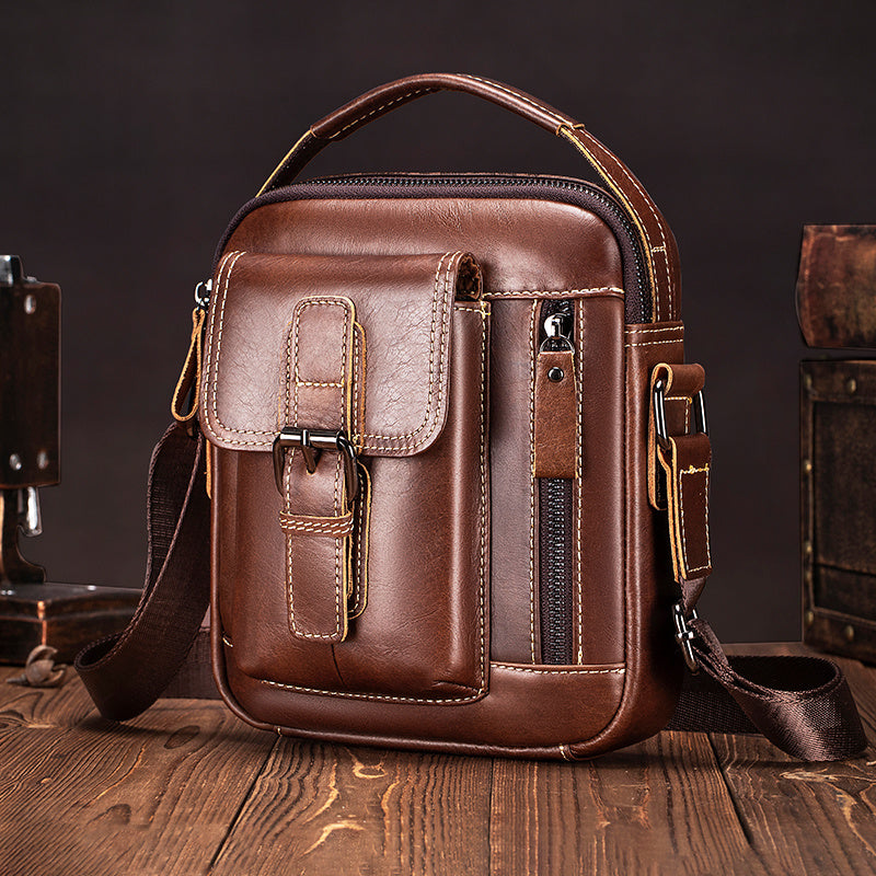 حقيبة كتف عمودية بنية أنيقة للرجال من الجلد الحقيقي - حقيبة كتف عمودية بنية أنيقة مع حزام قابل للتعديل، عدة جيوب وزيبر للاستخدام اليومي، حقيبة تخزين منظمة | حقيبة جلد أنيقة | جلد عالي الجودة، محفظة جلدية