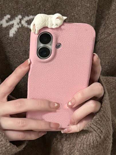 قشرة هاتف من الجلد بنقشة قطة كارتونية ثلاثية الأبعاد نائمة بنمط العنب للجوال متوافقة مع هواتف آيفون 16، 15، 13، 14، 12 برو ماكس بلس، غطاء خلفي ناعم